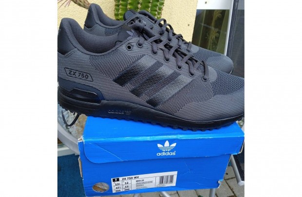 47 1/3-os j Adidas Zx 750