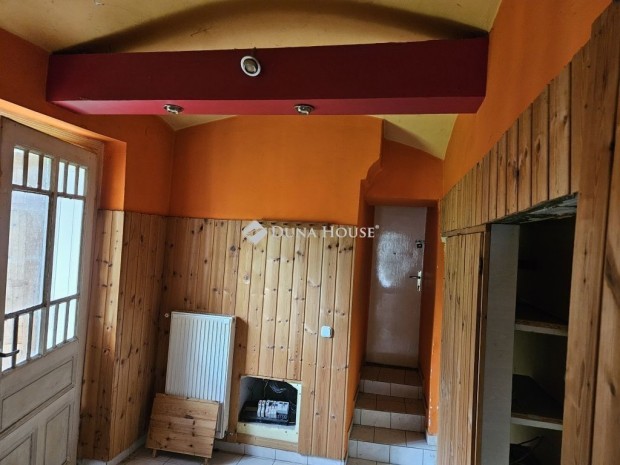 48 nm-es h�z elad� Bakonyp�terd