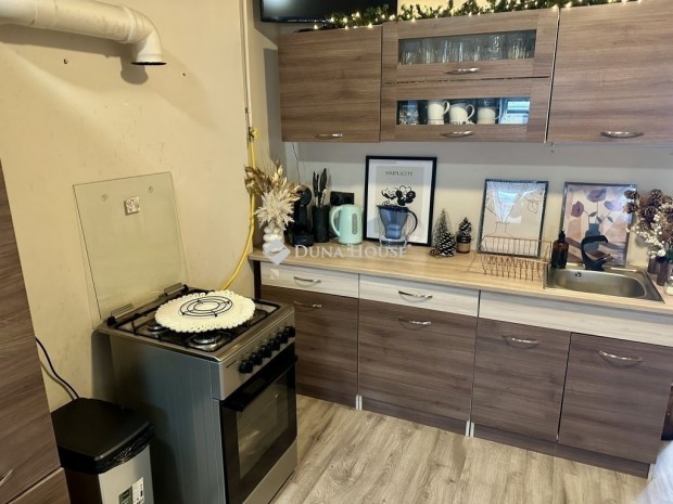 48 nm-es lak�s elad� Debrecen