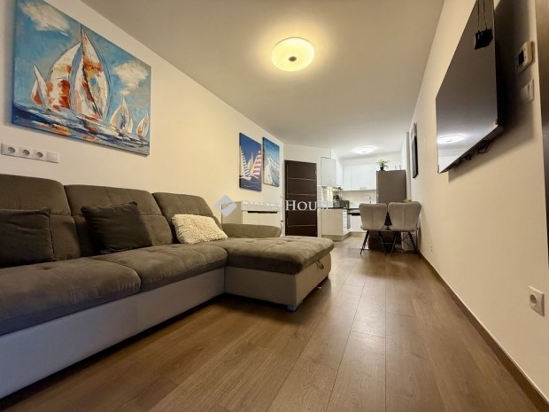 48 nm-es lak�s elad� Zam�rdi