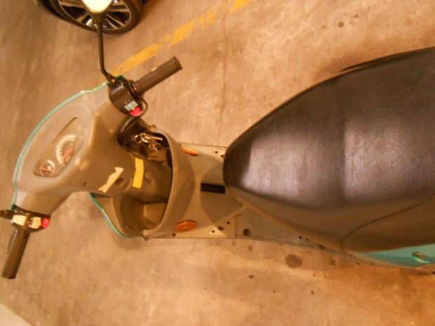 49 kcm3 4 �tem� robog� minden alkatr�sze elad�, egyben j�l m�k�dik