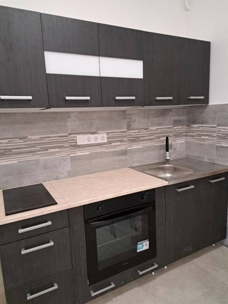 49 m2 f�ldszinti �n�ll� �zlet/iroda a belv�rosban