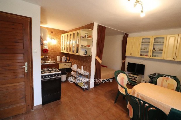 49 nm-es h�z elad� Csongr�d