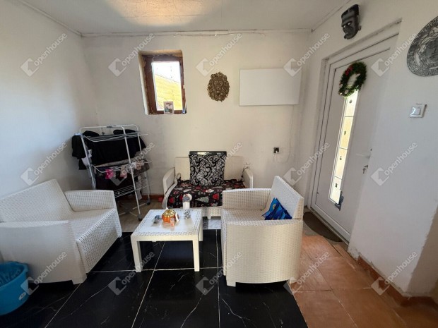 49 nm-es h�z elad� P�ka