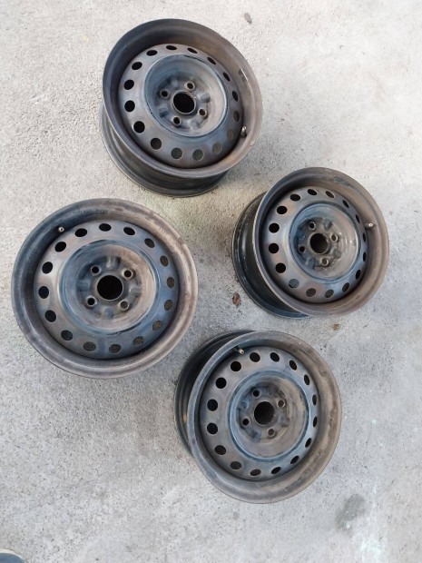4×100 14" lemez felni toyota yarisról