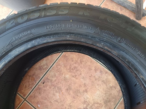 4-4 db Semperit 205/55 R16" téli gumi és Opel 16" lemez felni
