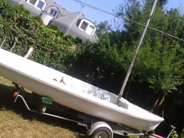 4.7m-es vitorl�s, azonnal haszn�lhat� ropog�s vit�rl�val