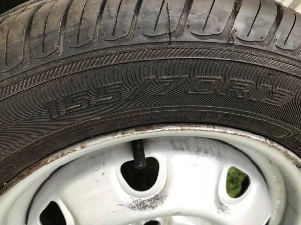 4 DB Suzuki Swift 13 colos felni, nyri gumival