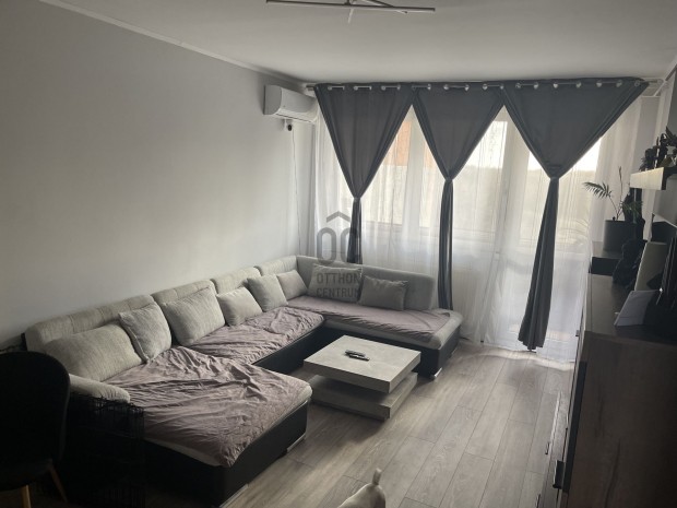 4.EMELETI - K�R�TON L�V� - CSENDES LAK�S ELAD�