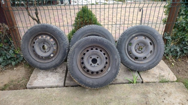 4 Évszakos 165/50 r13 gumi+felni eladó