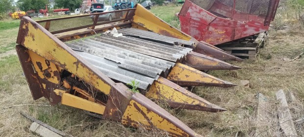 4 Soros kukorica és egy napraforgó adapter eladó