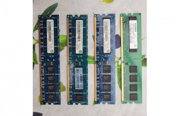 4 X 1Gbyte DDR2/667 asztali PC RAM