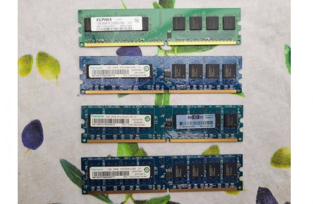 4 X 1Gbyte DDR2/667 asztali PC RAM