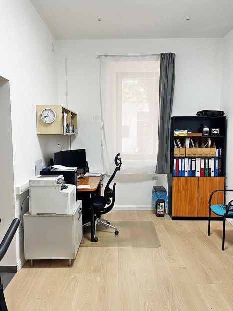 4. ker. k�zpontj�ban elad� egy 25 m2-es fel�j�tott lak�s