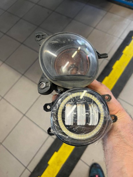 4 csavaros led-es ködlámpa piros fény (munkagépekre hátra)