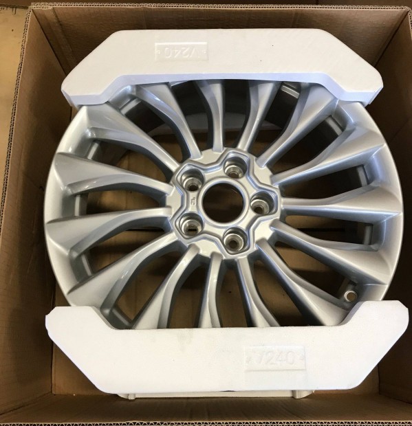 4 darab 18" gyári új Fiat 500X alufelni