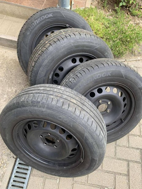 4 darab Hankook nyári autógumi lemezfelnivel eladó