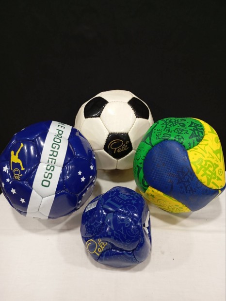 4 darab,Pel� labda