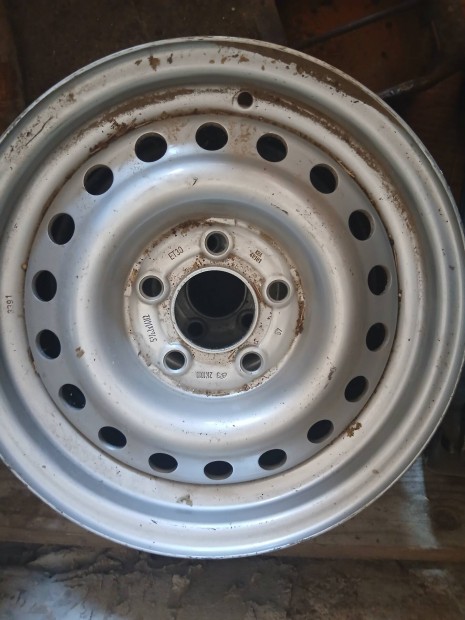 4 darab Utnfut� felni. �j