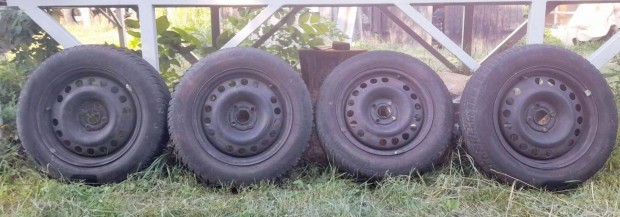 4 darab lemezfelni continental téli gumikkal egyben eladó 185/65 R15