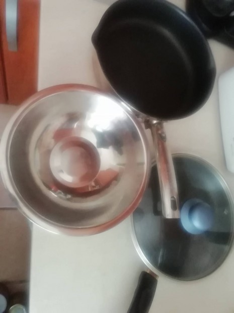 4 darabos teflon serpenyő csomag üveg fedővel és inox tállal