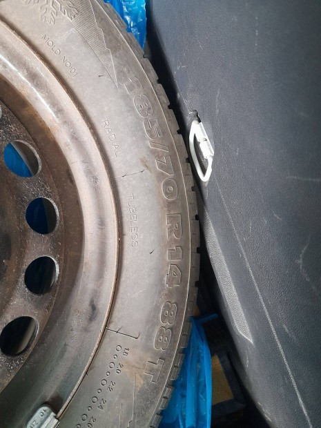 4 db 14"- os felni, használt téli gumival eladó