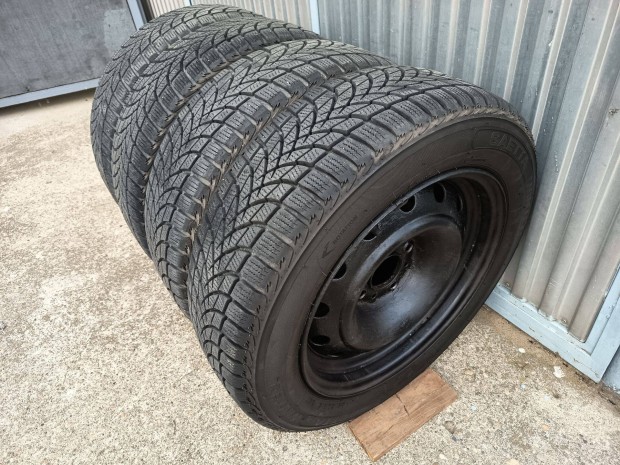 4 db 15" lemezfelni t�li gumival szerelve