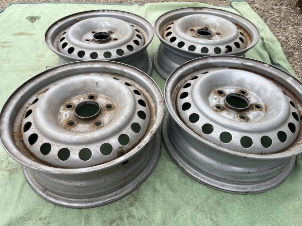 4 db 15x5,5 �s lemez felni