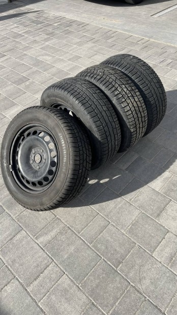 4 db 16" VW / Skoda aclfelni + Continental Contiwintercontact TS830P