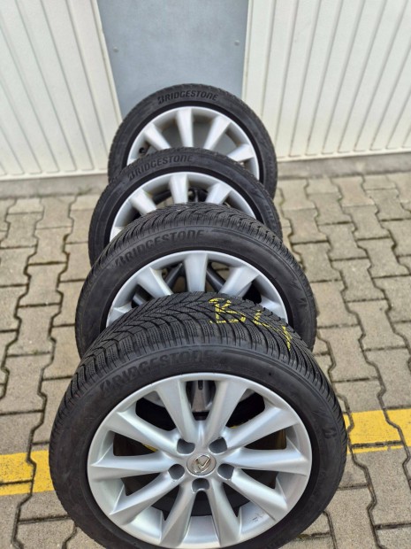 4 db 17col Lexus Is Gyri knnyfmfelni s Bridgestone Blizzak LM005