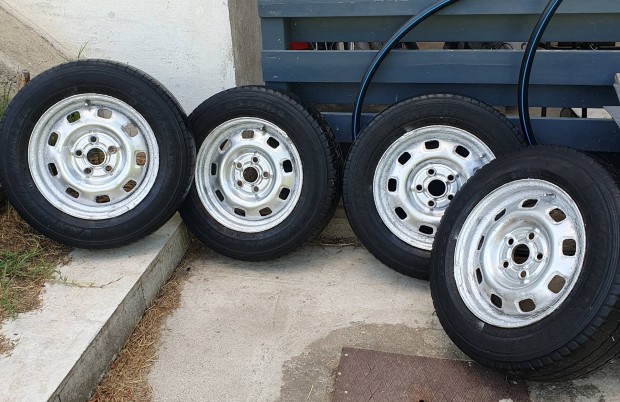 4 db 195/70 R15C Firestone téli gumi acél lemez felnivel Volkswagen T4