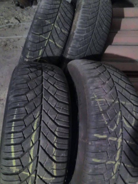 4 db 205/55 R16 tli gumi elad