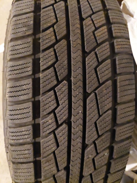 4 db 205/60 R16 alig használt téli gumi felnivel