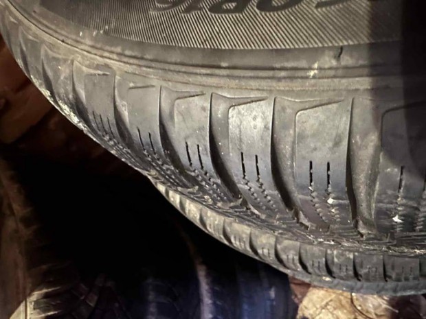 4 db 215/60/16 t�li Laufen