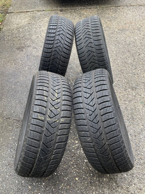 4 db 215/60 R16 Pirelli Sottozero3 tli gumi