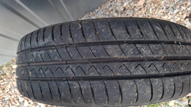 4 db 4x100 -as felni , gumiabronccsal elad