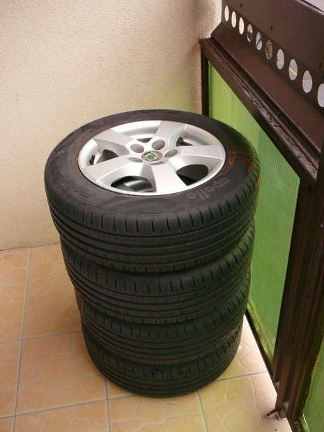 4 db APOLLO nyri gumi (185/60 R14) gyri Skoda Fabia aufelnin