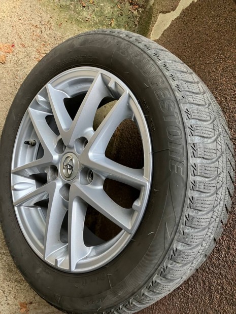 4 db Auris gyri felni tli gumival, nyoms jeladval 205/55 R16