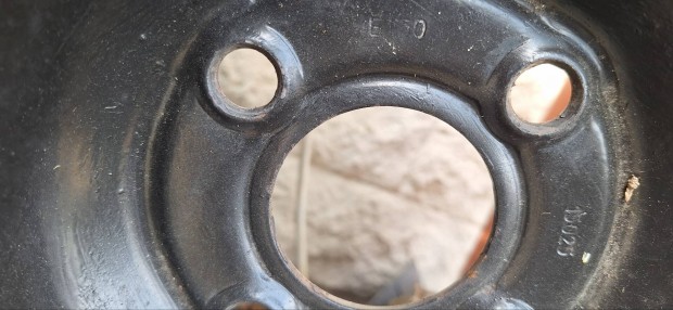 4 db Continental 185/65 R15 ny�ri abroncs lemezgelnin Dacia Renault