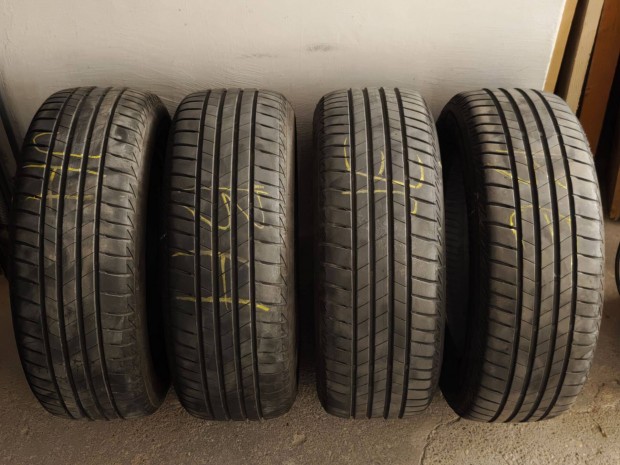 4 db Continental t�ligumi 4 db Bridgestone ny�rigumi +8 db lemezfelni