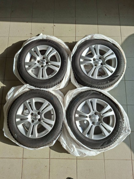 4 db Dezent 15 felni Laufenn téli gumival eladó 185/65 R15