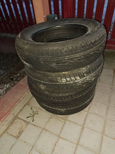 4 db Dunlopp SP Sport 175/65/R15 autógumi eladó
