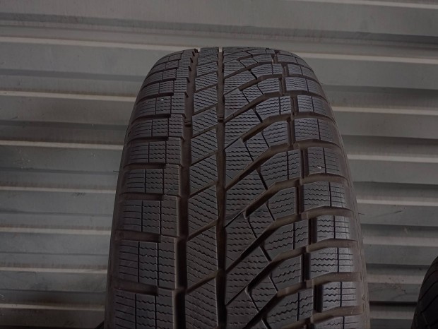 4 db Falken Eurowinter HS02 Pro 235/50 R20 104W XL tligumi