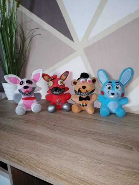 4 db Fnaf , Five Nights at Freddy's plss figura