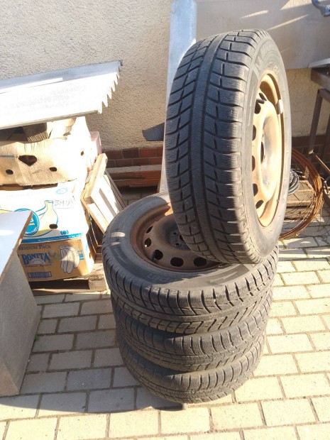 4 db Ford tli gumi felnivel