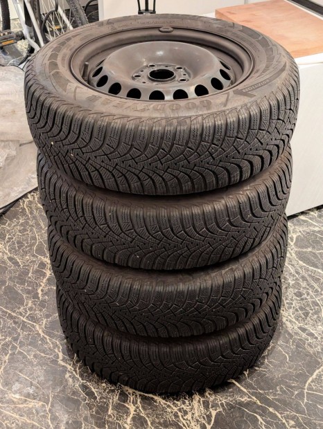 4 db Good Year Ultragrip9 téli gumi + Acélfelni (195/65/R15) 45 000 Ft