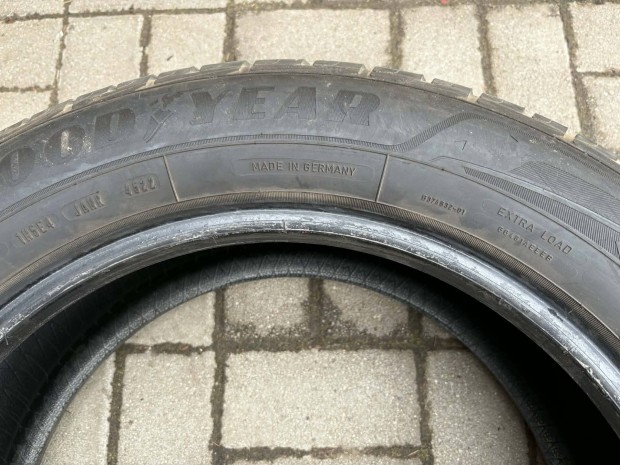 4 db Goodyear t�ligumi. 225/60r18 SUV