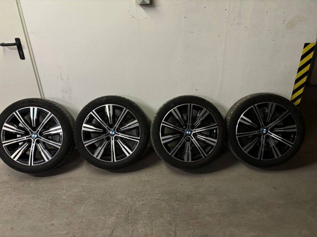 4 db Gyári BMW R18 felni, gumival