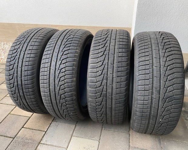 4 db Hankook téli gumi 225/50 R18 8mm-es, alig használt!
