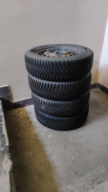 4 db Hankook téli gumi felnin